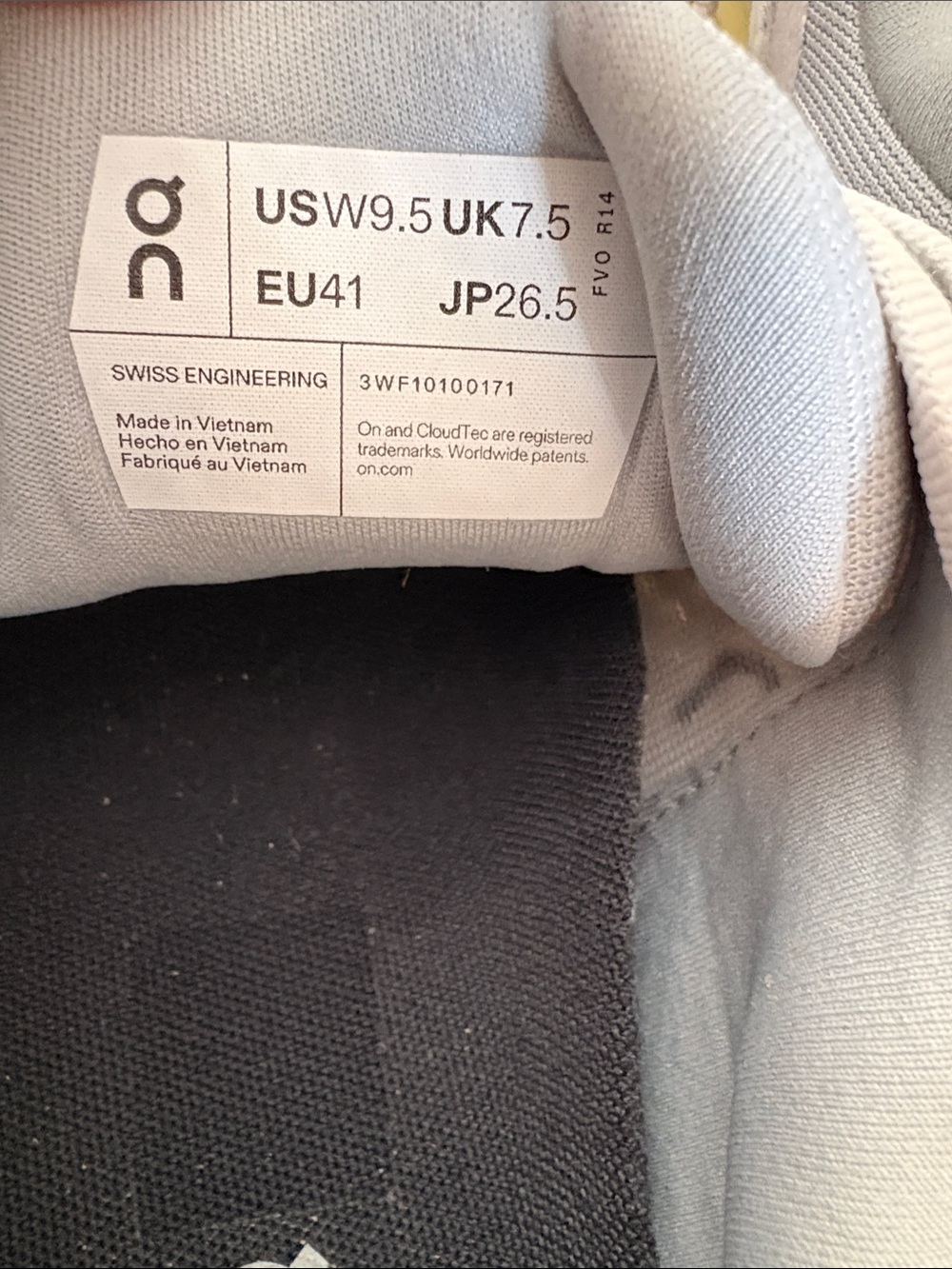 EUC On Clouds shoes- Size 9.5 - Picture 5 of 5
